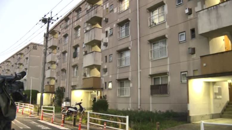 団地の一室で男性(76)が死亡…首を圧迫された窒息死　同居の長男が所在不明も県外で発見され病院で治療受ける　福岡