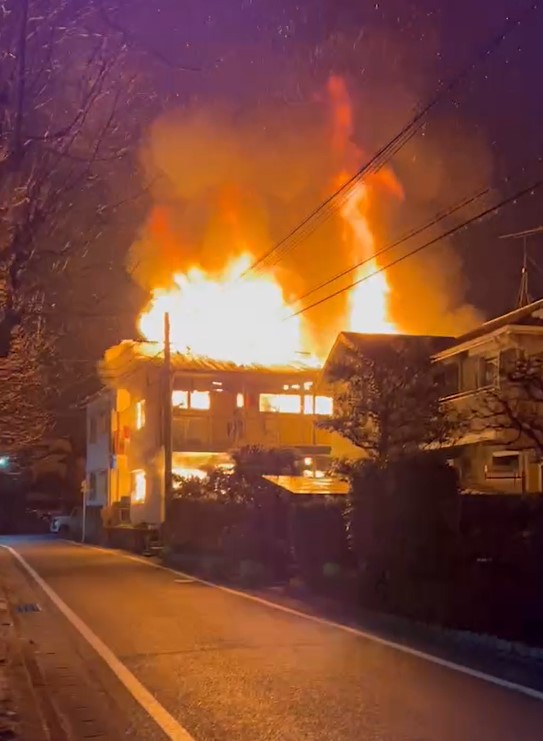 福岡市南区で火事相次ぐ　未明には木造2階建てアパート焼ける　一時激しく炎上　1階の空き家から出火か　原因を詳しく調べる